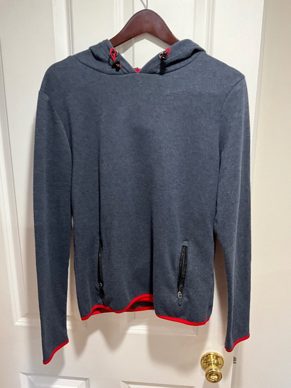 Long sleeved hoodie, with zippered pockets, size S